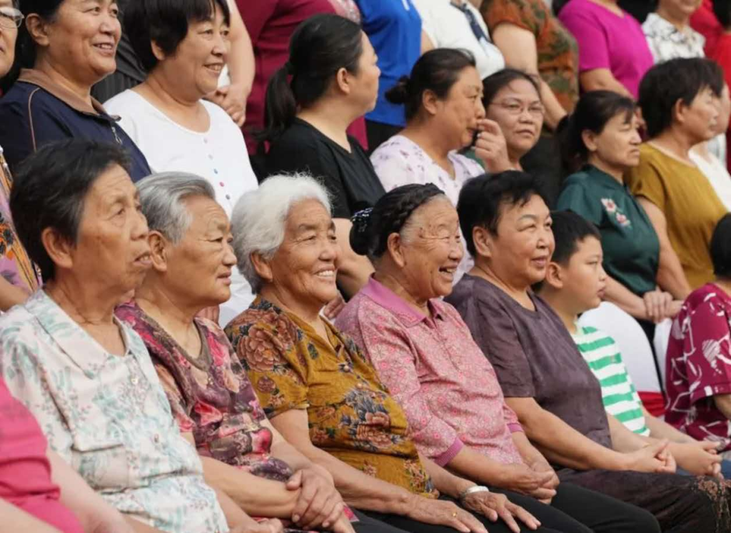 感知幸福中国河北行|一个村庄的“全家福”与一场VR长征 感知幸福中国河北行|一个村庄的“全家福”与一场VR长征