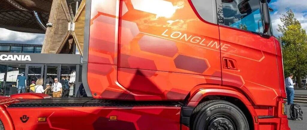 2026IAA：驾驶室加长80厘米，770匹V8动力，斯堪尼亚LongLine牵引车深度实拍