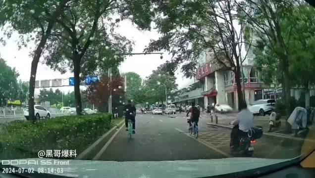 视频车司机按了一下喇叭，吓到骑车男子，男子用合理而威胁的语气警告了司机！