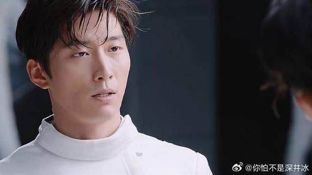 总裁跟弟弟击剑比赛，以为能拿捏，怎料弟弟是高手