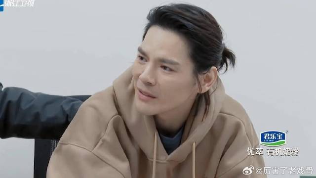 向佐爱惨了郭碧婷 提到老婆忍不住哽咽落泪，直呼她是很伟大的女人！