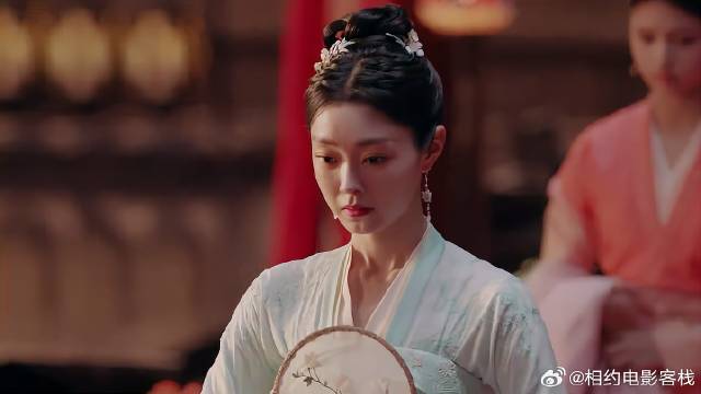 宋轶送老太太贺礼，画的是她自己，一番神解释成就经典