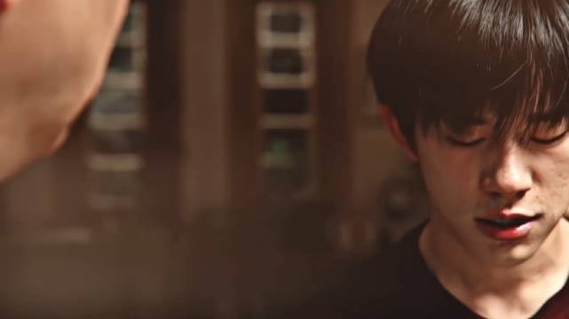 “父亲这一巴掌打的不是儿子而是无能为力的自己”