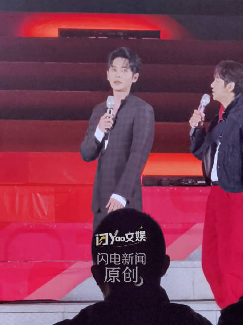 丞磊现身张家界宣传新剧玉簟秋