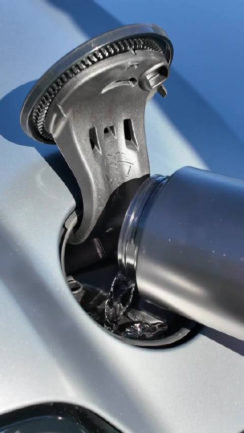 BMW iX的喷水盖子真好玩