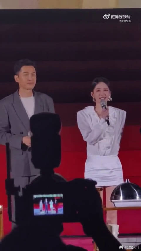 胡歌和李沁这个出场方式好接地气，美食串联人物命运，这部剧我已经标记期待了