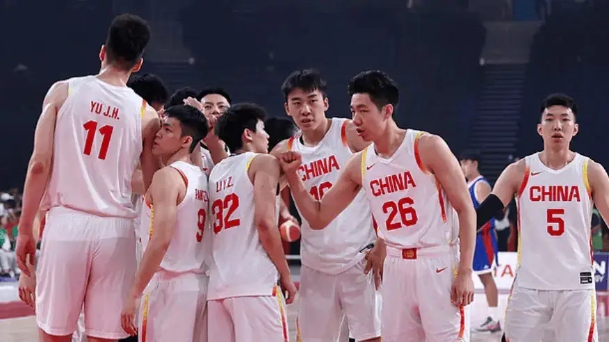 中国男篮险胜沙特，焦伯乔庞峥麟遭弃用