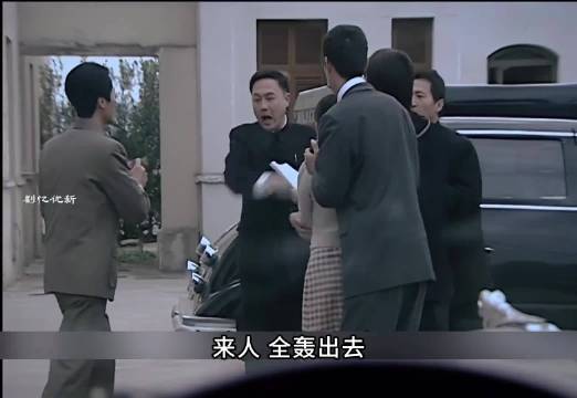 最高级的伪装，是刺杀后像没事人一样回去上班！…