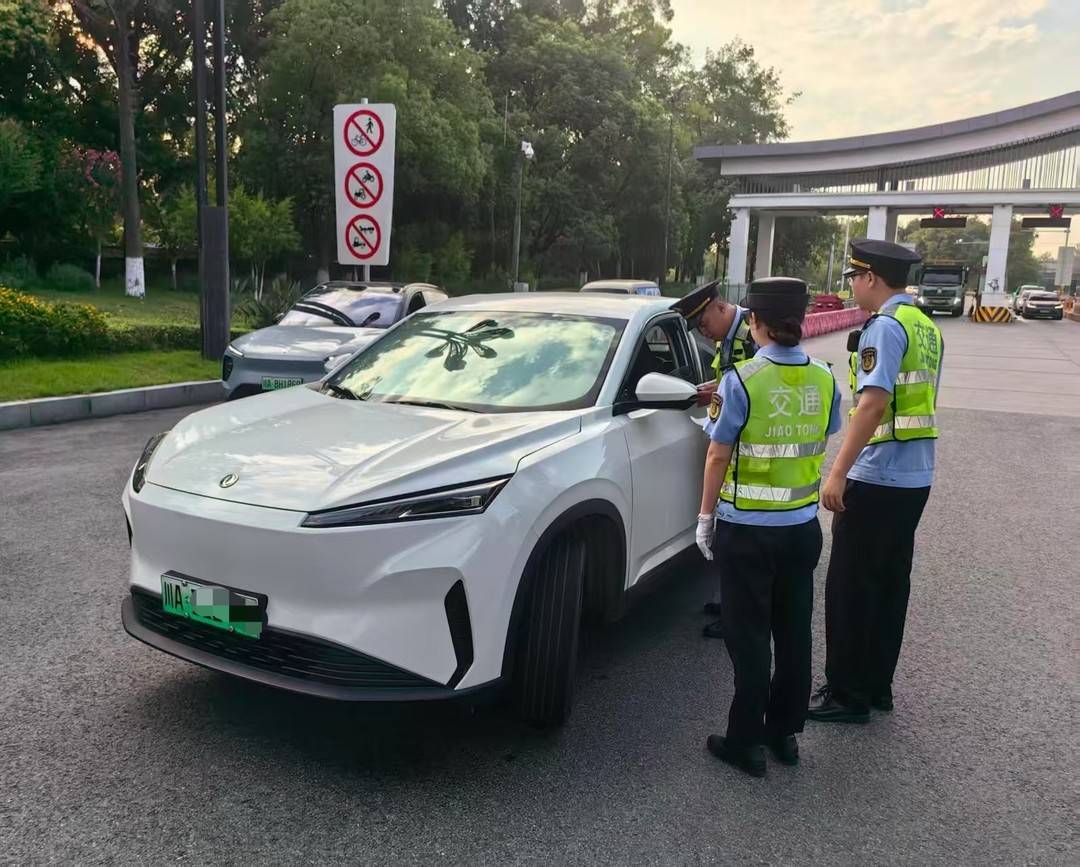 折断手机销毁证据、隐匿“营转非”客车……成都通报3起非法营运典型案，涉事企业最高面临10万元处罚
