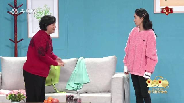 张小斐装修的隐藏门把婆婆贾玲坑惨了，天天起夜撞墙！…