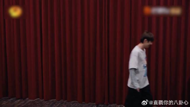 舞步笨拙被喊彭于晏，全场笑翻