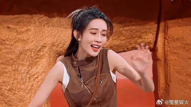 白宇真是看人下菜！孟子义追他还没跑两步就摔倒，笑死了丨星期六