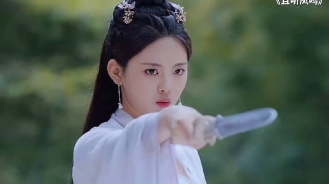 只修炼千年的狼妖 不料竟变成了绝世美女《且听凤鸣》…