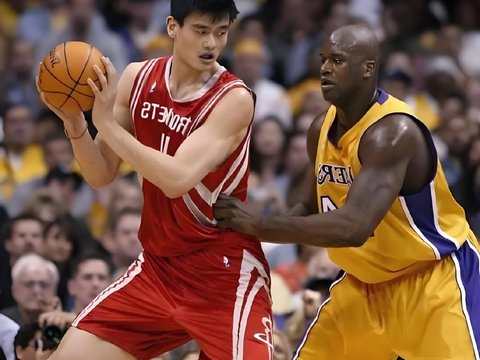 全联盟疯狂报价，科比半夜电话招募！巅峰姚明忠诚念旧留守休斯顿