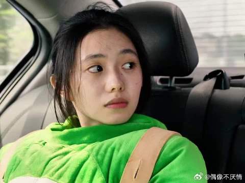 不按套路出牌千玺还是太抽象，这打招呼的方式真是史无前例