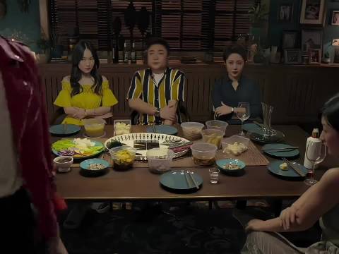 没有一个女人能笑着，从老公的手机里走出来