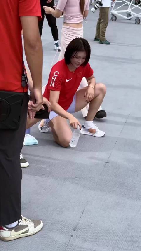 吴艳妮，哎呀妮子又在逗她师傅玩了