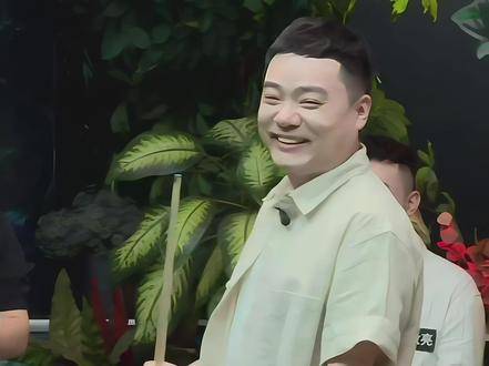 丁俊晖携手杨帆征战中式八球赛场，一记翻袋借力的神仙球惊艳全场！