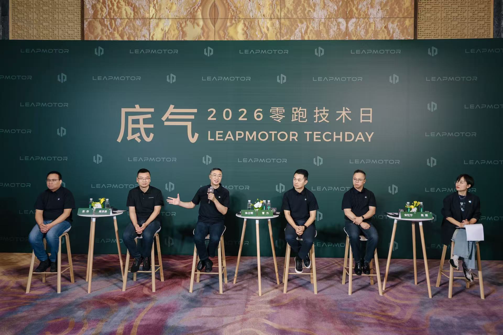 做优衣库还是苹果？朱江明给零跑做了一套组合方案
