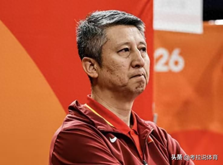 男篮20分惨败，郭士强评分2.2分，篮球理念落后至少十年