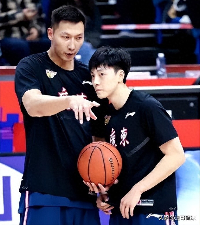 广东之光！恭喜胡明轩！中国代表团旗手！上一位还是易建联