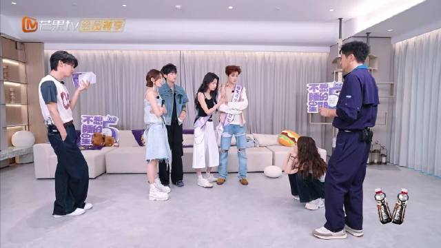一身反骨的小再终于遇到了她的知音