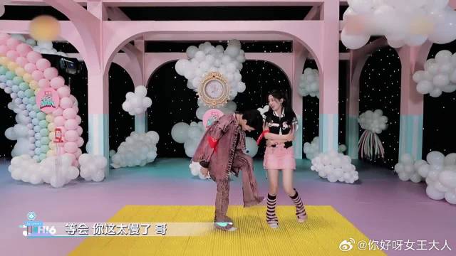 丁禹兮杨超越指压板跳绳，不料接连挑战失败，太难了