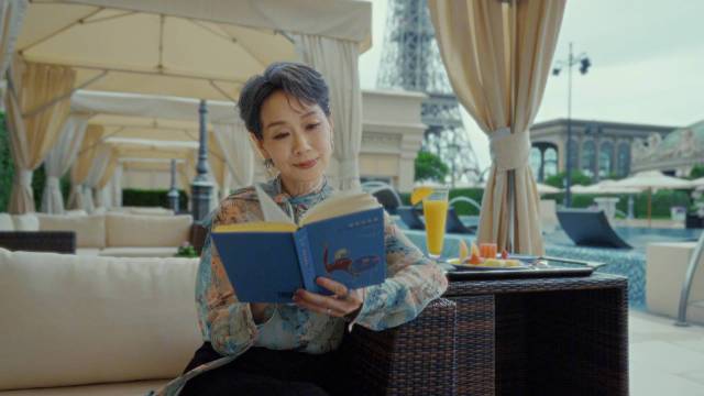 叶童漫步澳门巴黎人，演绎四段法式电影独白