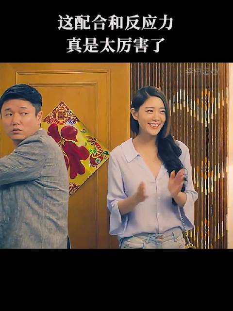 肖央原本正和美女克拉拉在屋内甜蜜互动，不料家人突然登门为他庆祝生日