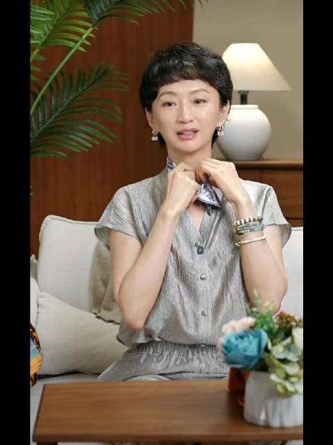许亚军老婆张澍讲小时候与妹妹的趣事，妹妹小时候胖乎乎的，起名叫二胖！