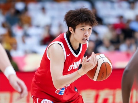 女篮111-46大胜泰国2喜2忧！孙宇奇兵，刘禹彤+失误太辣眼！