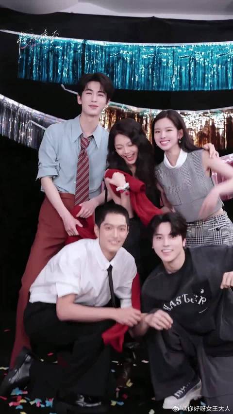 一条红围巾捂热大家的心！