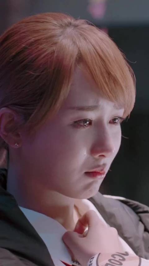 杨紫重现邱莹莹成长路，普通女孩咬牙坚持
