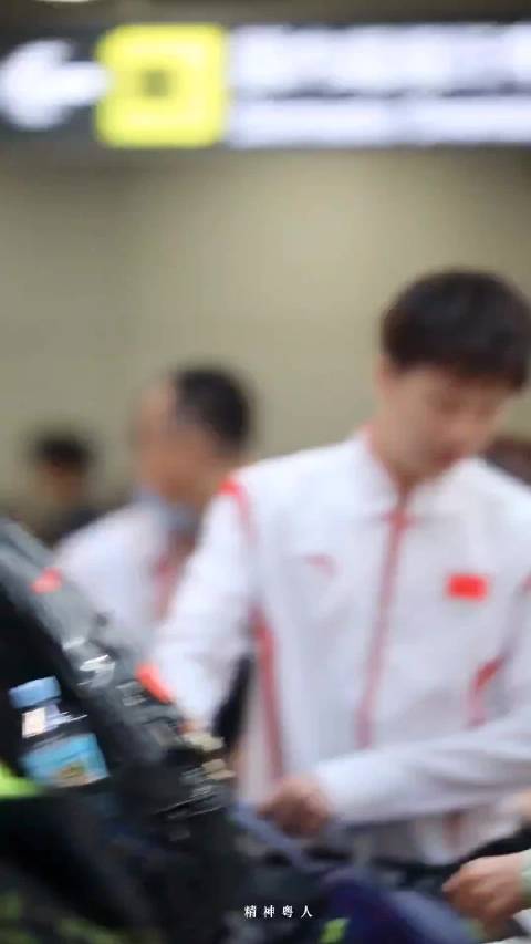 林高远的眼里总有一种呆呆傻傻的清澈感