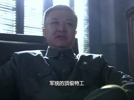 郑老六高声疾呼：“快扶起庞雄！”“快扶起庞雄！”
