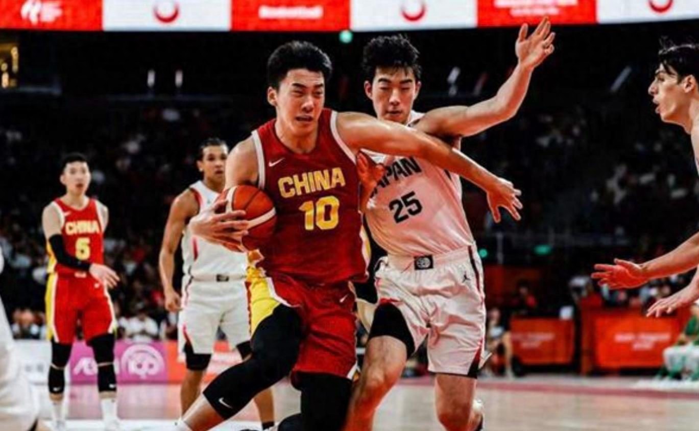 中国男篮防三分这一项就是一塌糊涂的，梦游+无交流如何赢？