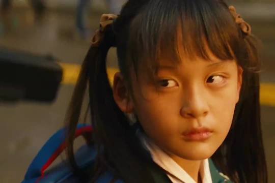 小丑每天都陪伴小女孩，只因她像自己的女儿，父爱深沉似海