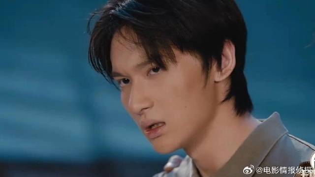 余宇涵真的成长了 镜头里眼神十分有戏，吴镇宇都忍不住夸！