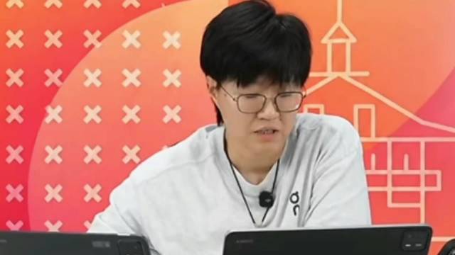 王曼昱伤愈复出首秀不敌朱雨玲，小组赛1比3落败