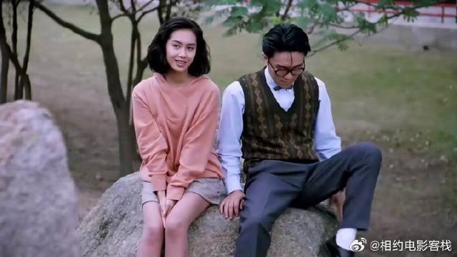 《逃学威龙》周星驰 ：女孩说没近视却戴眼镜，原来是为了他