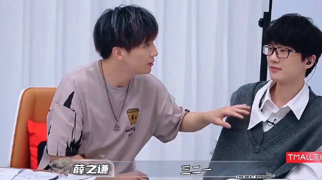 看一次笑一次，许嵩和薛之谦这俩社牛与社恐凑一起…