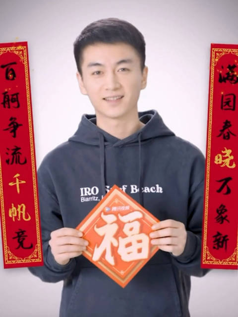 百舸争流千帆竞， 满园春晓万象新， 初心寄盼青云上， 嘉景呈菲福运臻