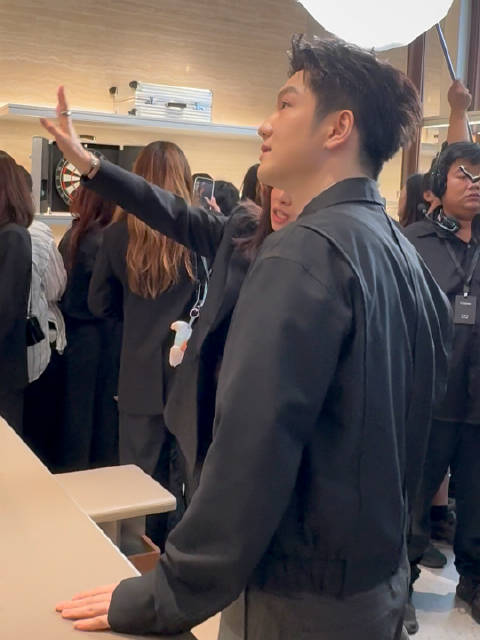 2026.09.16 上海日默瓦 店内拍摄 认真听讲中 Mark_marked_it