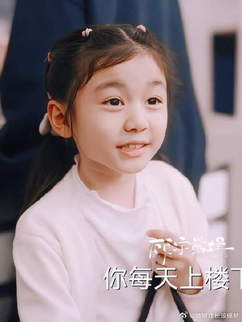 十五跟爸爸关系缓和了，还邀请了玛丽到家里过年，一家其乐融融的吃年夜饭