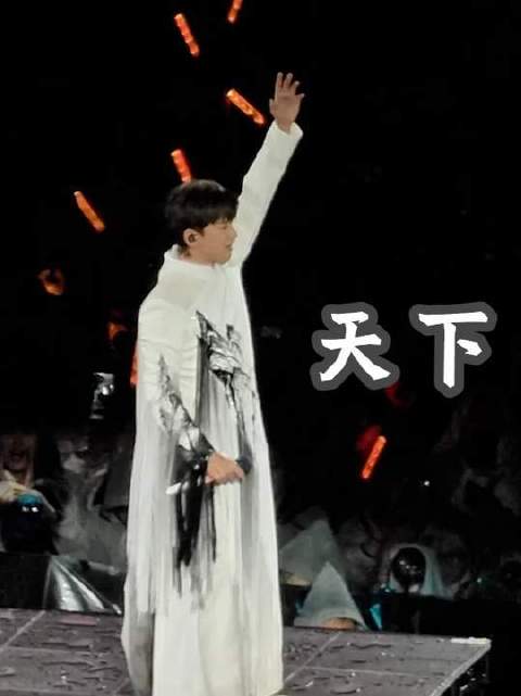 谁的DNA瞬间被唤醒！张杰在大莲花唱响《天下》，现场震撼力直接拉满