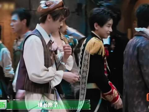 张真源镇长信号响起瞬间跑向安全区，陈哲远一脸懵