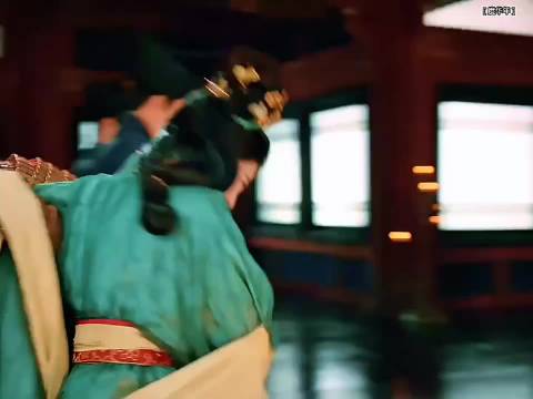 生于皇家看似尊贵，实则不过是父母棋盘上的一枚棋子…