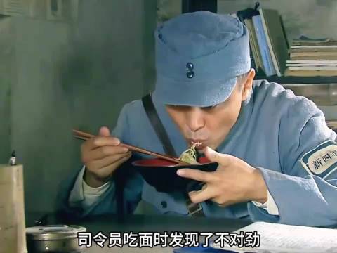 炊事员老冯下毒被识破，手榴弹调包遭反制
