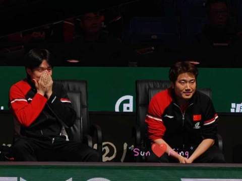 突发状况，毫无预兆！敬业的气氛担当们闪亮登场：成都混团世界杯