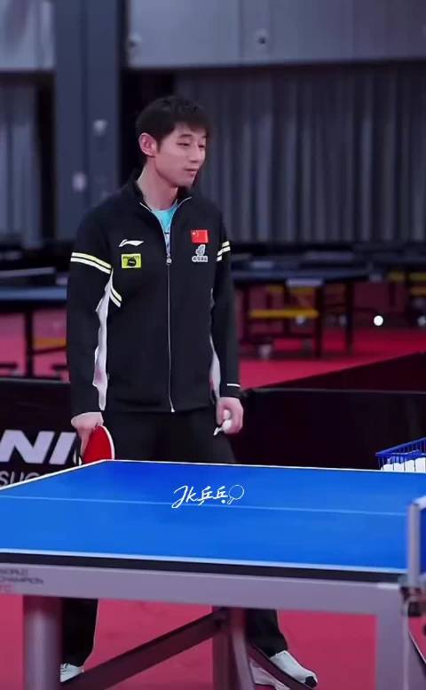 张继科随波尔打球的姿势
